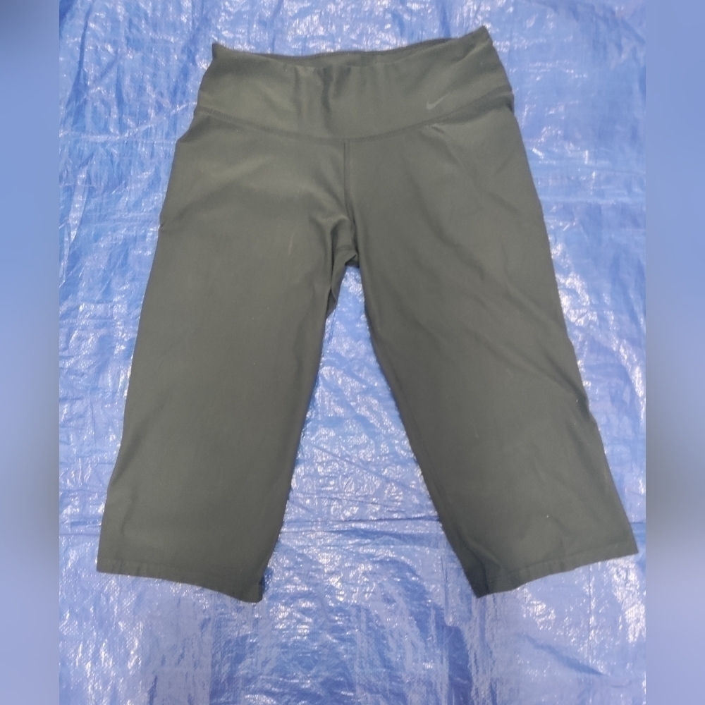 Nike caprees leggings